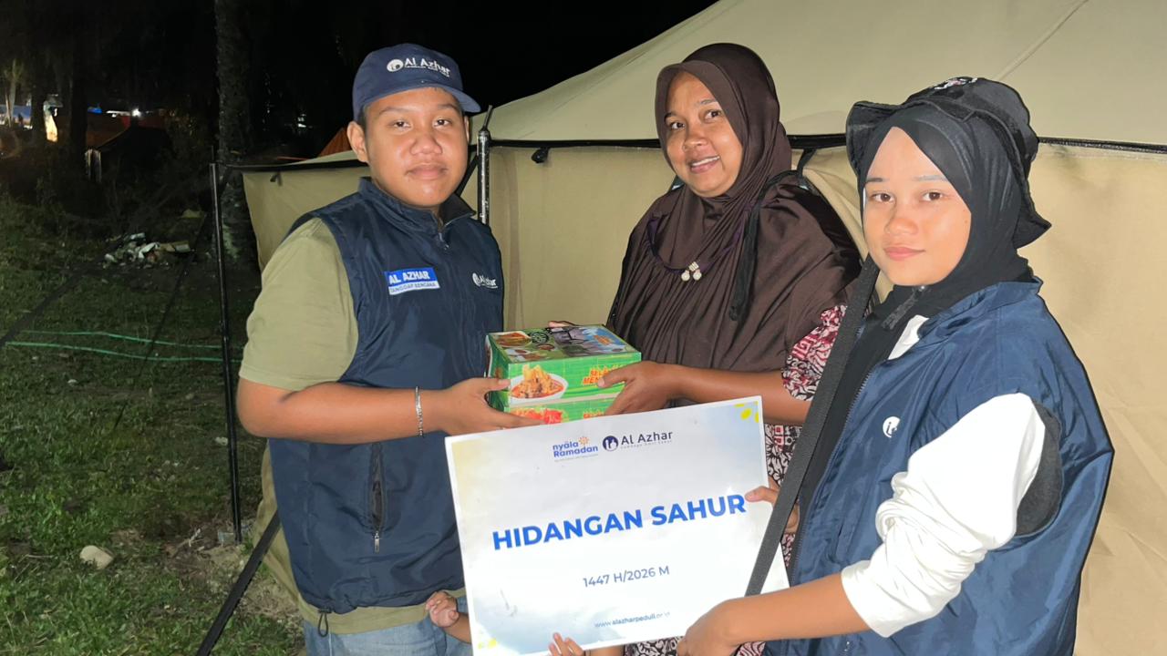 Gunakan Bentor, LAZ Al Azhar Salurkan Ratusan Paket Sahur bagi Penyintas di Kabupaten Aceh Tamiang